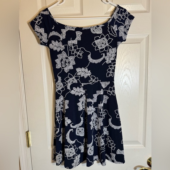 Snap Navy & White Floral Fit & Flare Skater Dress - Size Medium - Picture 2 of 8